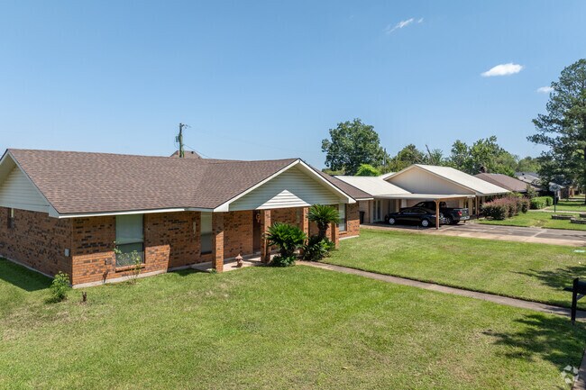 Good Earth is a great place to have a stroll in the evenings.