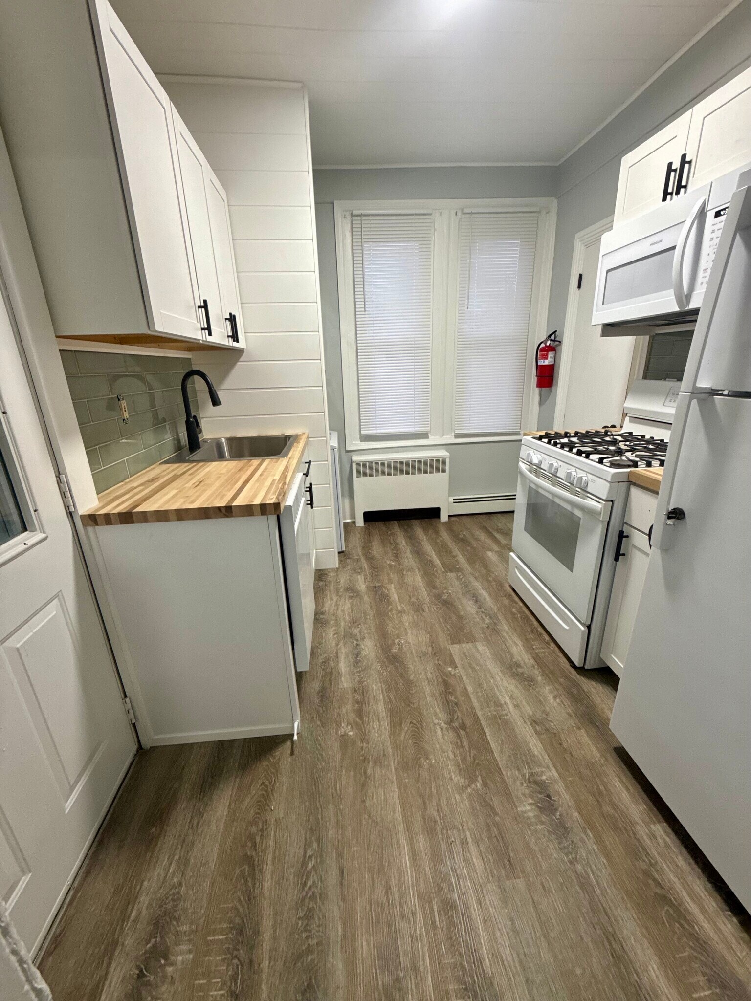 327 1st Ave unit 1st Fl, Phoenixville, PA 19460 - photo 1