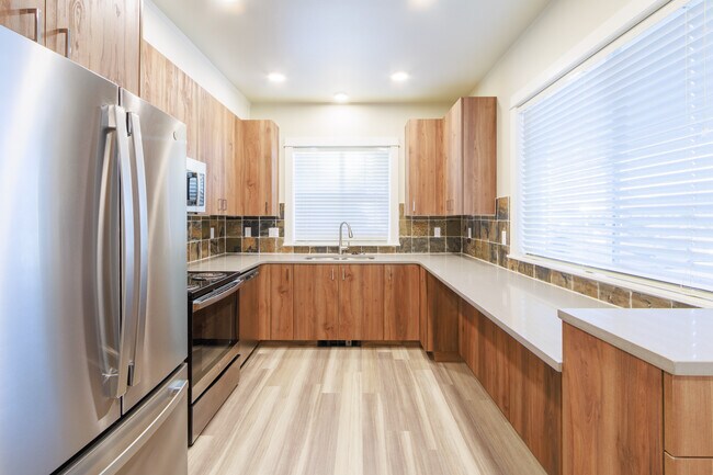 1012 NW 23rd St unit A, Corvallis, OR 97330 - photo 2