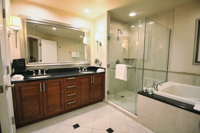 125 E Harmon Ave unit 18, Las Vegas, NV 89109 - photo 6