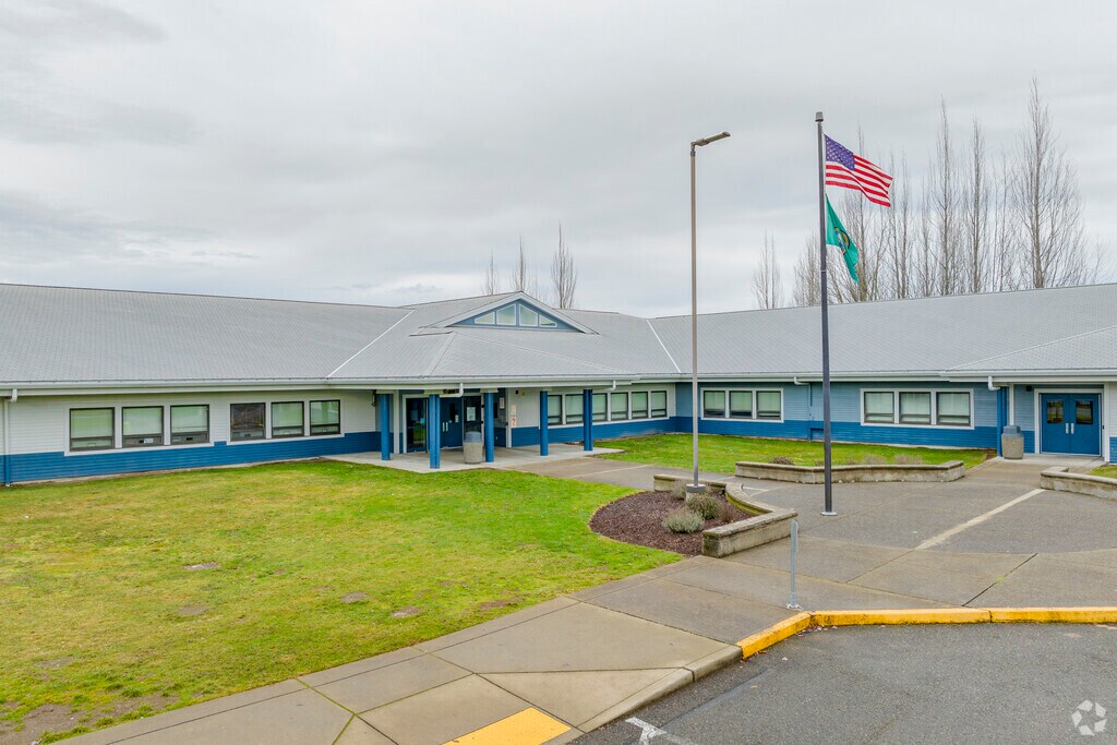 Front entrance into Frontier Junior High School.