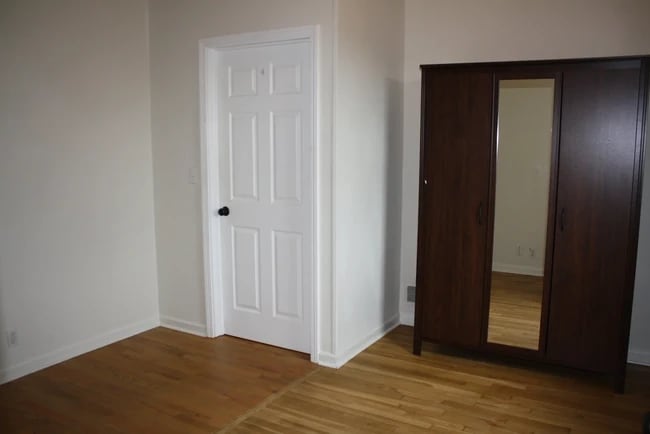 221 E 10th St, Bloomington, IN 47408 - photo 2