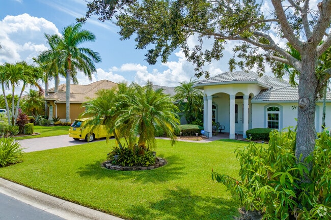 Single family homes with manicured lawns are found in Sawgrass Lakes.