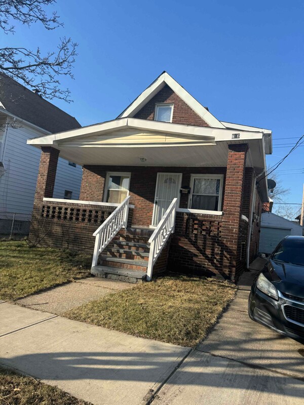 816 London Rd Unit up, Cleveland, OH 44110