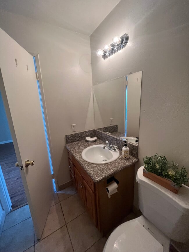 24370 Newhall Ave unit 8, Santa Clarita, CA 91321 - photo 7