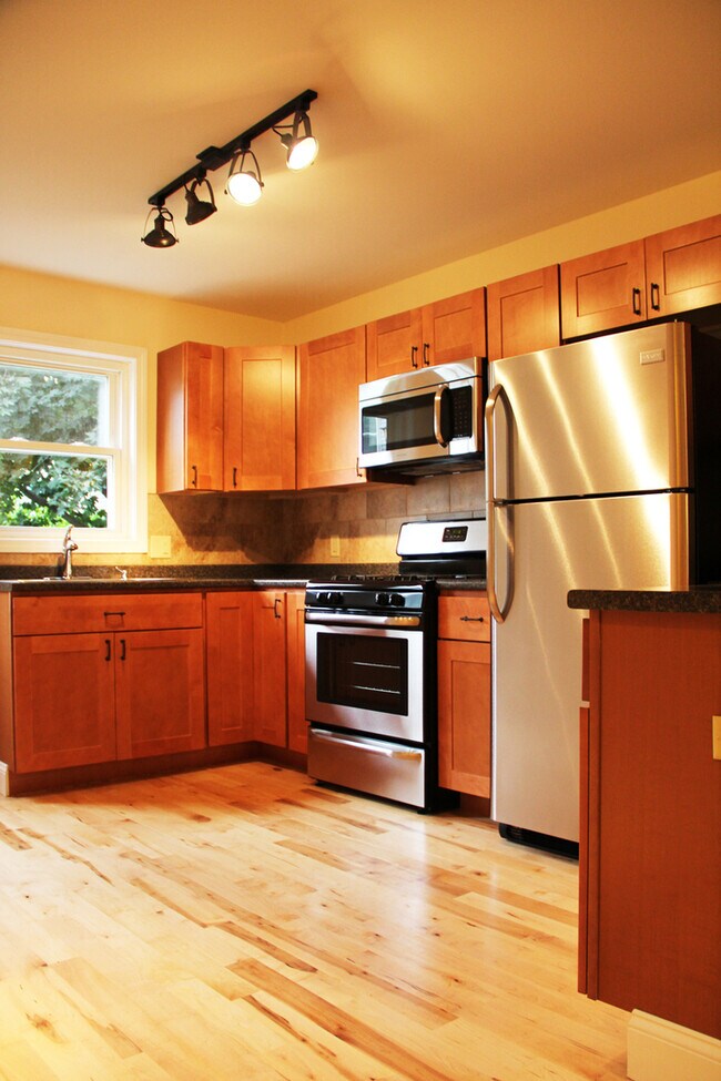 53 St Mary's St unit 1, Burlington, VT 05401 - photo 5