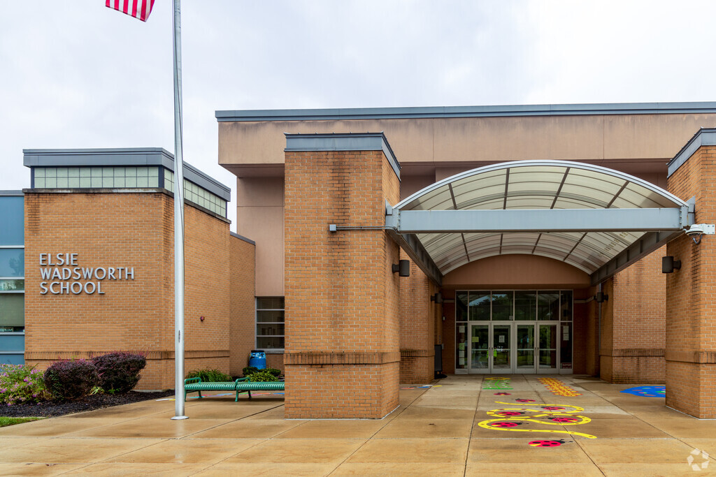 Elsie Wadsworth Elementary School provides education in the neighborhood of 
Griffith