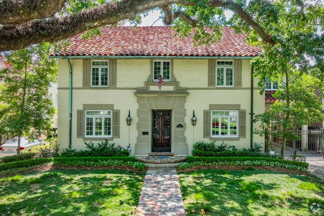 Symetrical Spanish colonial homes are common in Marlyville-Fontainebleu.