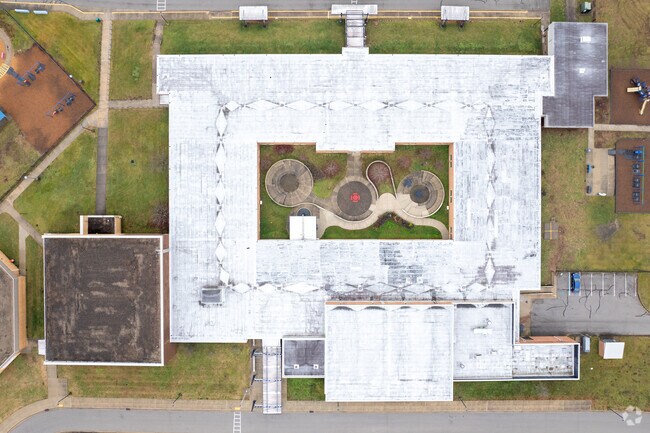 The student population of Hattie C. Warner Elementary School is 497 and the school serves 1-5.