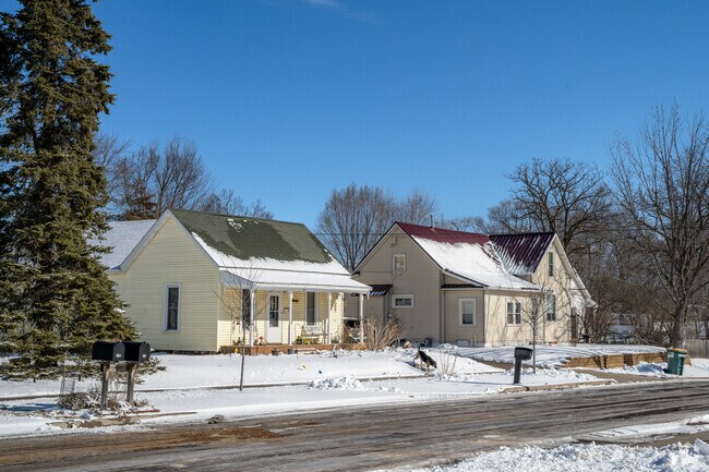 West Riverside cottages and traditionals come with a variety of custom builds.