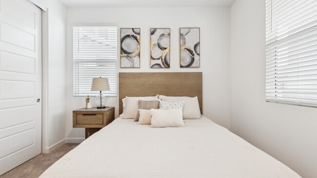 10034 S 23rd Ln, Phoenix, AZ 85041 - photo 7