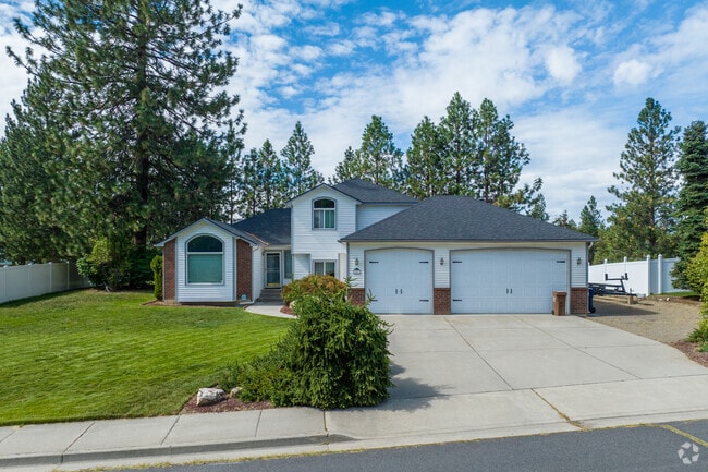 Traditional homes sit along the ridge of the North Indian trail neighborhood.