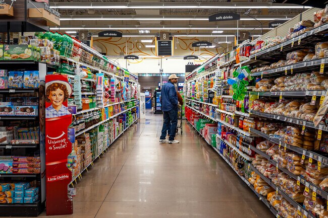 A conveniently near Kroger gives Heritage Park residents access to all their grocery needs.
