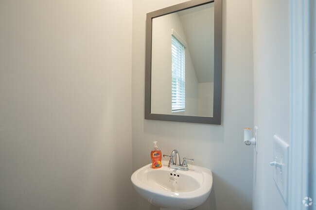 3BR, 2BA - 1378SF - Isabella - Bathroom