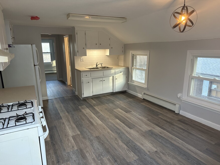 30 Spring St unit Up, Vernon Rockville, CT 06066 - photo 1