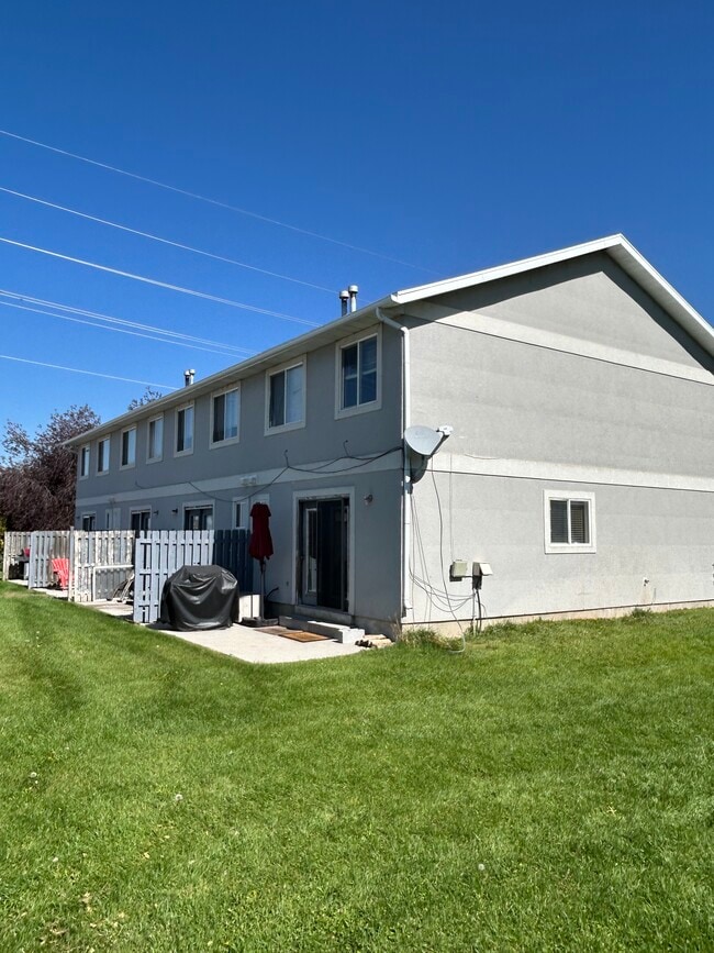 166 E 1800 N unit 2, North Logan, UT 84341 - photo 2