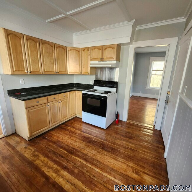 43 Orchard St unit 1, Medford, MA 02155 - photo 2