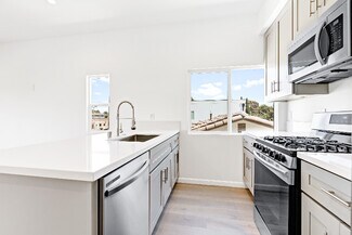 5232 W 20th St, Los Angeles, CA 90016