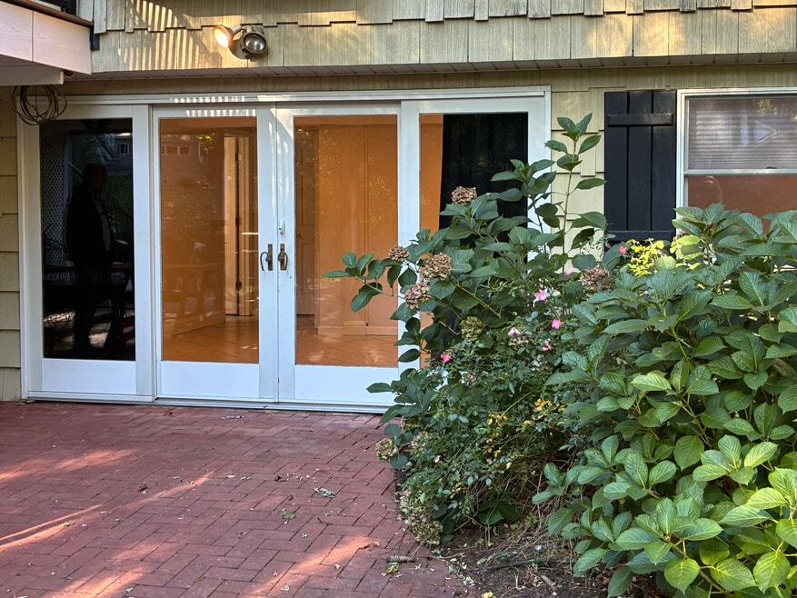 Entrance, main level