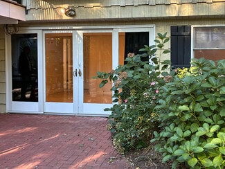 6 Charleston Dr Unit 1, Huntington, NY 11743