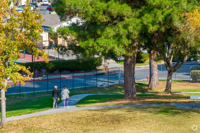Explore Brookside Park's full-circle walkway for a scenic stroll.