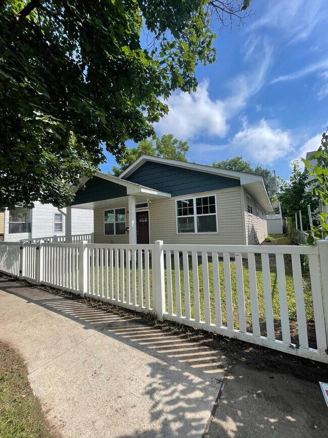468 Case Ave, Saint Paul, MN 55130