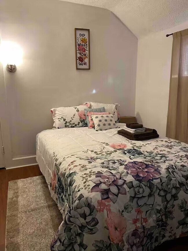 711 Seymour Ave unit Room I, Columbus, OH 43205 - photo 5