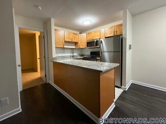 16 Westgate Dr Unit 3T, Woburn, MA 01801