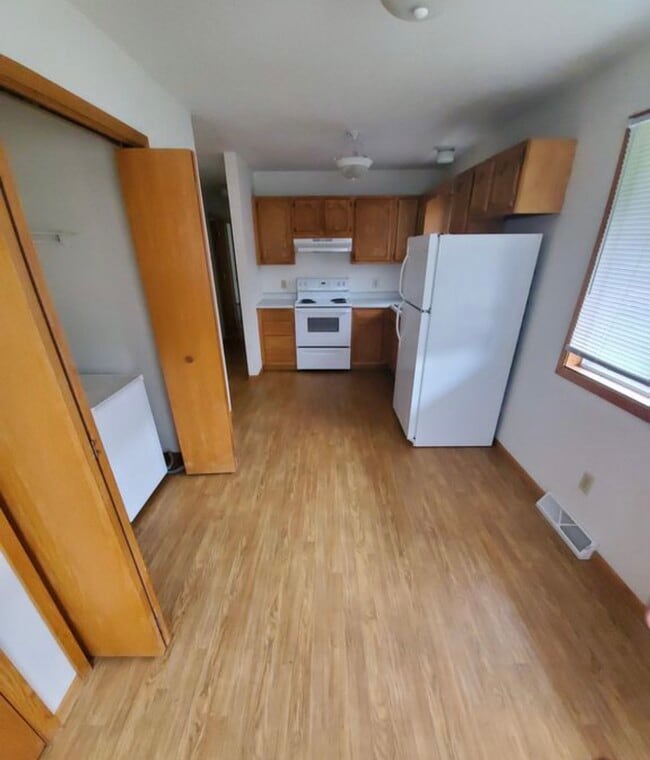 3511 29th Ct S unit Upper Unit Duplex, La Crosse, WI 54601 - photo 5