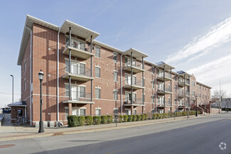 202 N Race St, Urbana, IL 61801