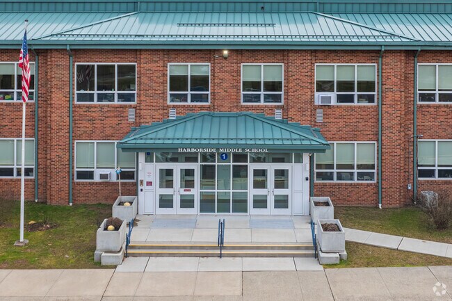 Welcome to the Harborside Middle School at 175 High St, Milford, CT 06460.