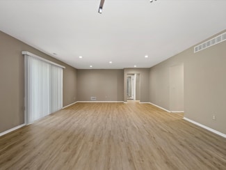 26656 Farmbrook Villa Dr, Southfield, MI 48034