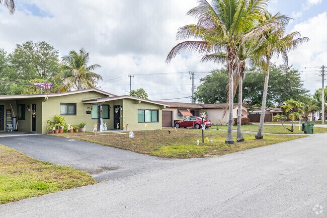 Residents of West Boulevard Heights in Pembroke Pines, FL likes to keep up with their lawn maintenance.