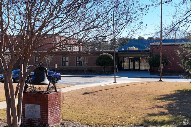 Grayson Elementary School can be found at 460 Grayson Parkway.