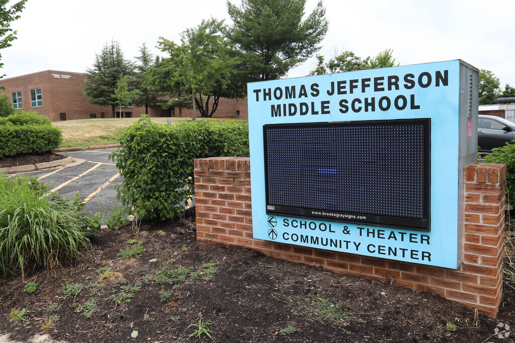 Thomas Jefferson Middle School serves students throughout Arlington, Virginia.