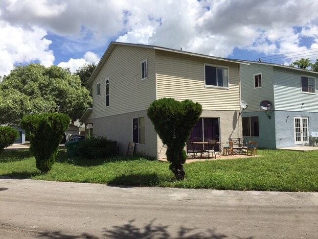 5504 NW 21st St, Lauderhill, FL 33313 - photo 2