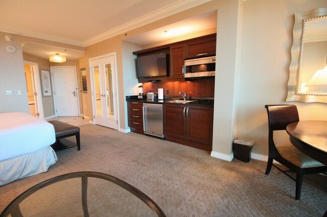 125 E Harmon Ave unit 18, Las Vegas, NV 89109 - photo 4