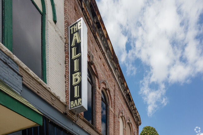 The Alibi bar is a place to go and enjoy a moment with friends in Albertson/Bell.