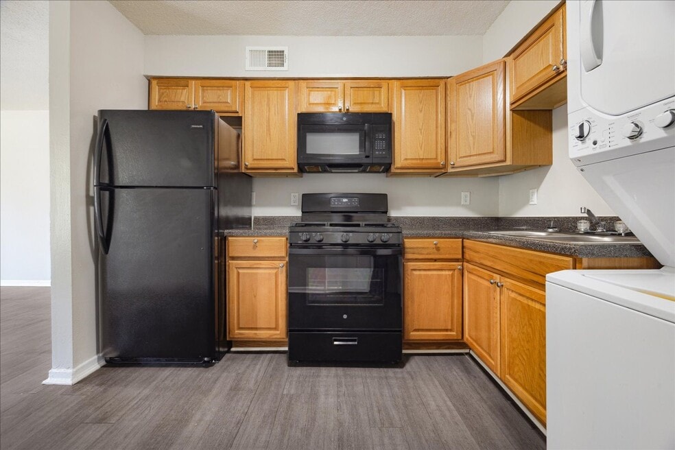 Holmes Pointe Apartments