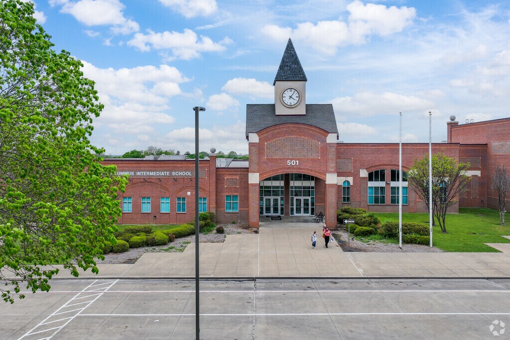 Jack Lummus Intermediate School boasts a 15:1 student-to-teacher ratio.