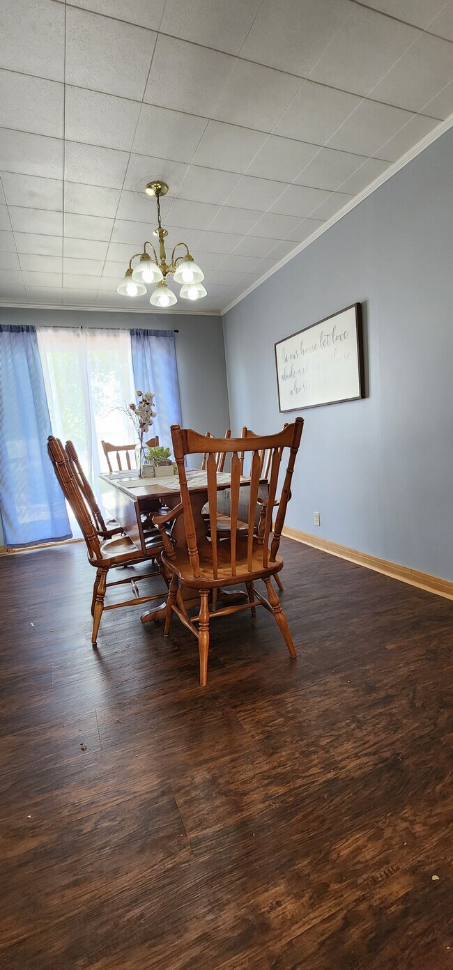 817 W Commercial St, Lyons, KS 67554 - photo 6