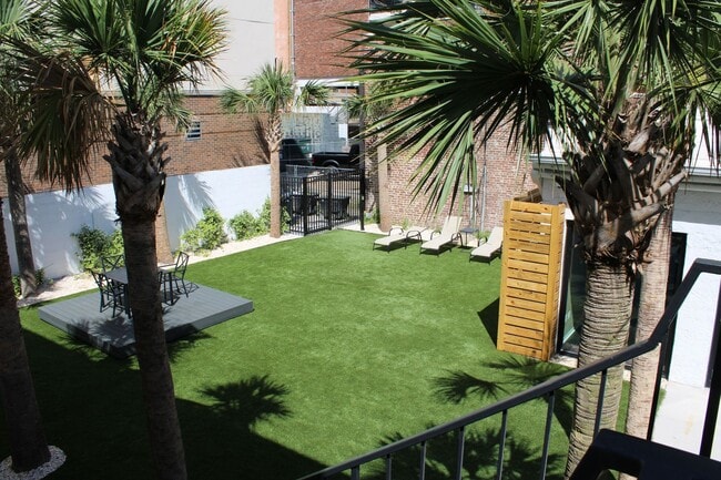 363 King St unit B, Charleston, SC 29401 - photo 7