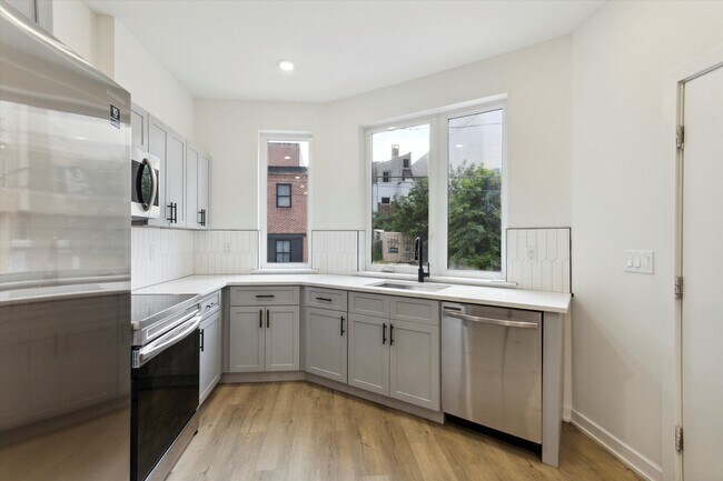 1533 N Sydenham St unit A, Philadelphia, PA 19121 - photo 2