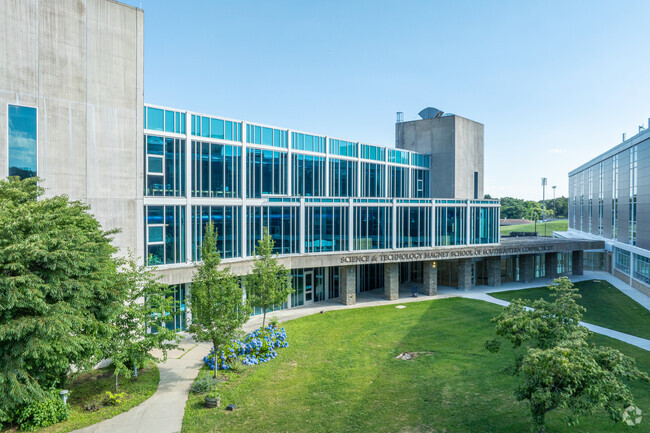 Welcome to New London High School MultiMagnet School located in New London, CT.