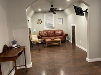433 N Cypress St Unit B, Florence, AL 35630