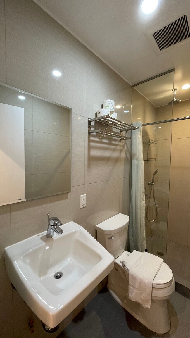 111 E 39th St, New York, NY 10016 - photo 5