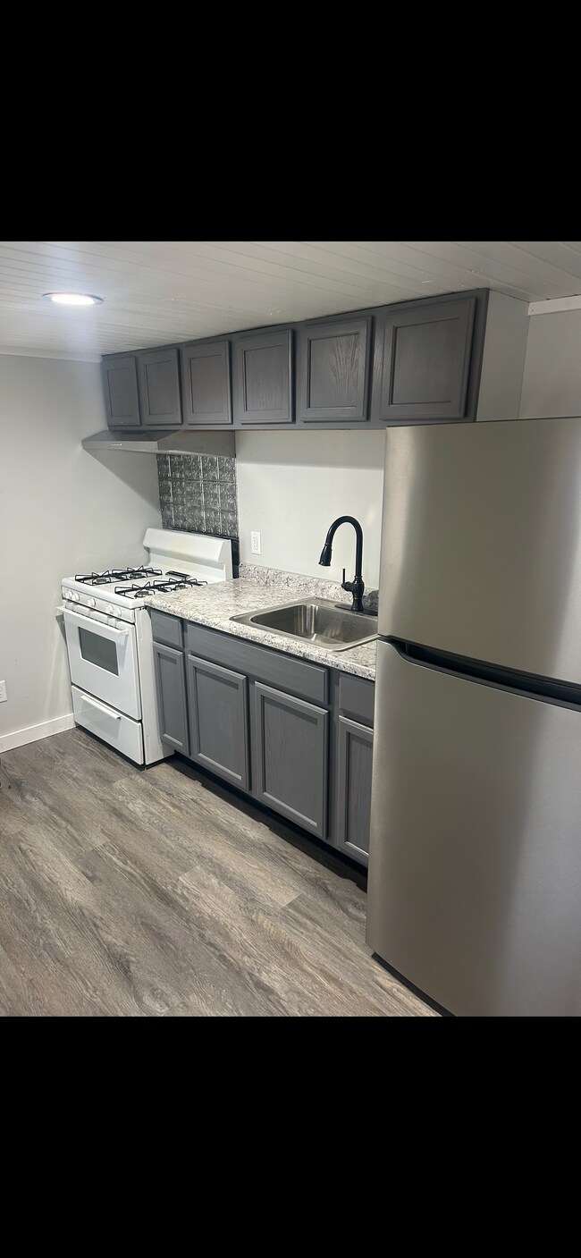 221 W Washington St, Athens, OH 45701