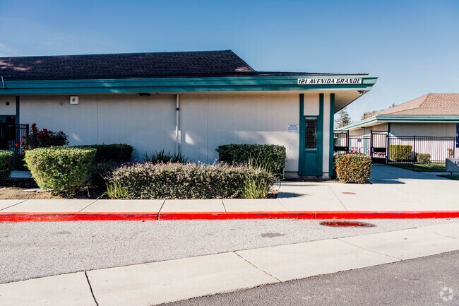 The front building of Los Paseos Elementary School in San Jose, California.