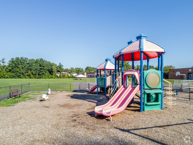 Clearview Elementary serves students in Fairfaix County.