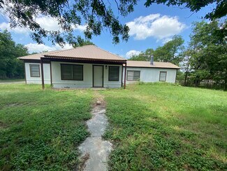 310 Hillcrest St, Hico, TX 76457